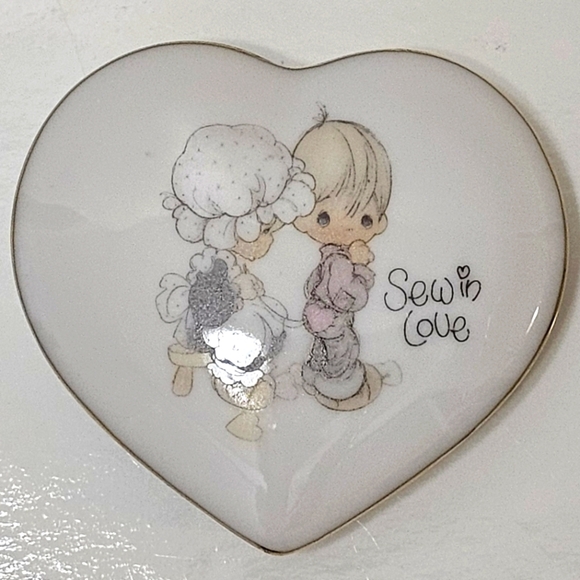 Precious Moments Ceramic Heart-Shaped Trinket Box - Picture 8 of 16